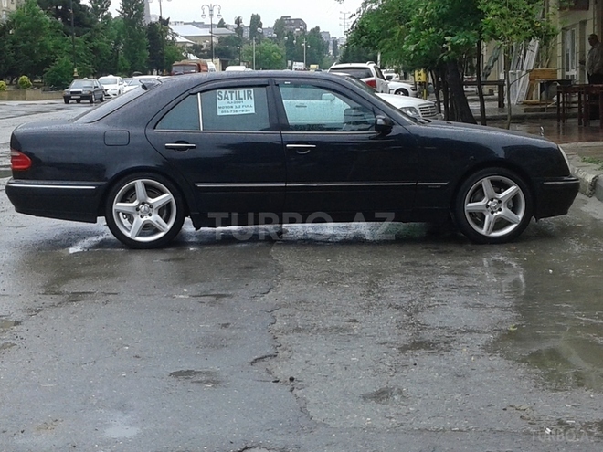 Mercedes E 320 2001, 329,000 km - 3.2 l - Bakı