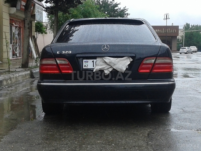 Mercedes E 320 2001, 329,000 km - 3.2 l - Bakı