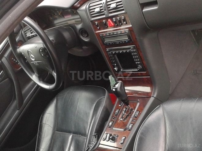 Mercedes E 320 2001, 329,000 km - 3.2 l - Bakı