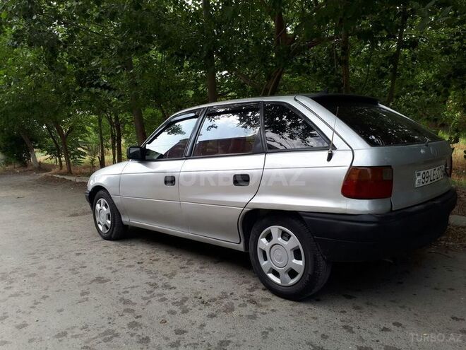Opel Astra 1994, 385,000 km - 1.6 л - Bakı