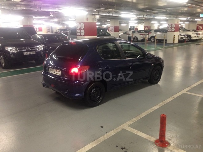 Peugeot 206 2003, 205,000 km - 1.4 l - Bakı