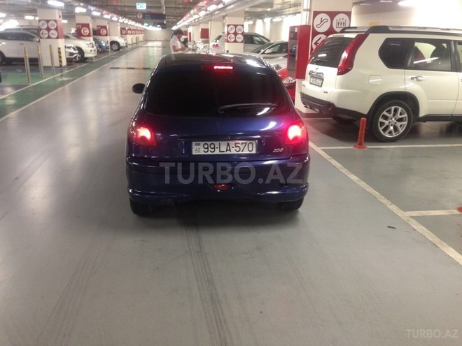 Peugeot 206 2003, 205,000 km - 1.4 l - Bakı
