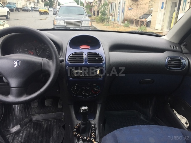 Peugeot 206 2003, 205,000 km - 1.4 l - Bakı