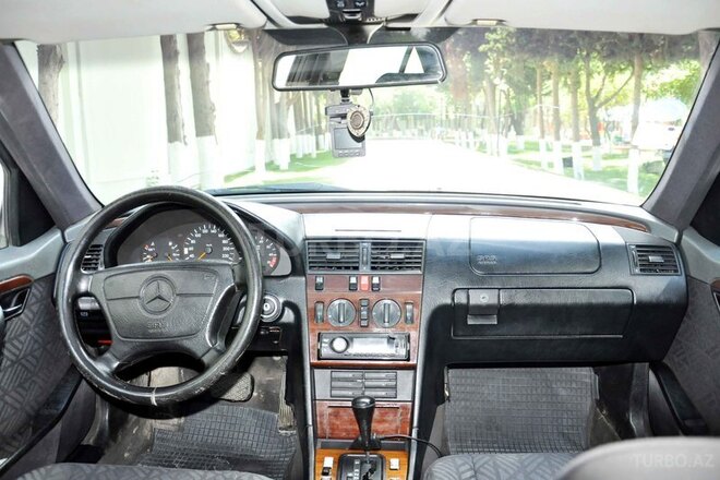 Mercedes C 180 1993, 331,520 km - 1.8 l - Bakı