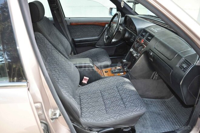 Mercedes C 180 1993, 331,520 km - 1.8 l - Bakı