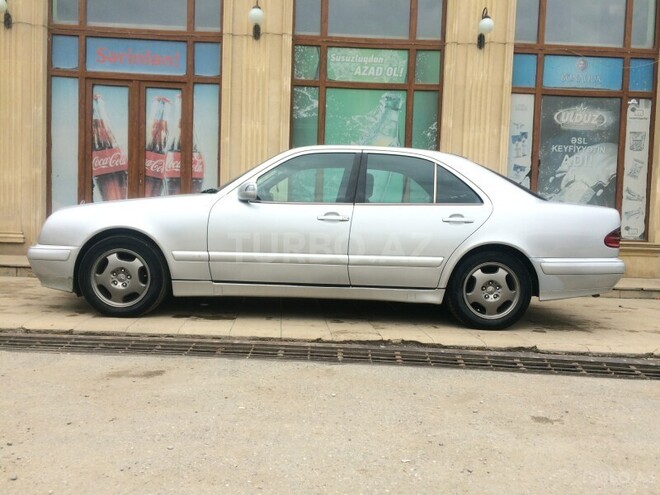 Mercedes E 220 2001, 189,000 km - 2.2 л - Quba
