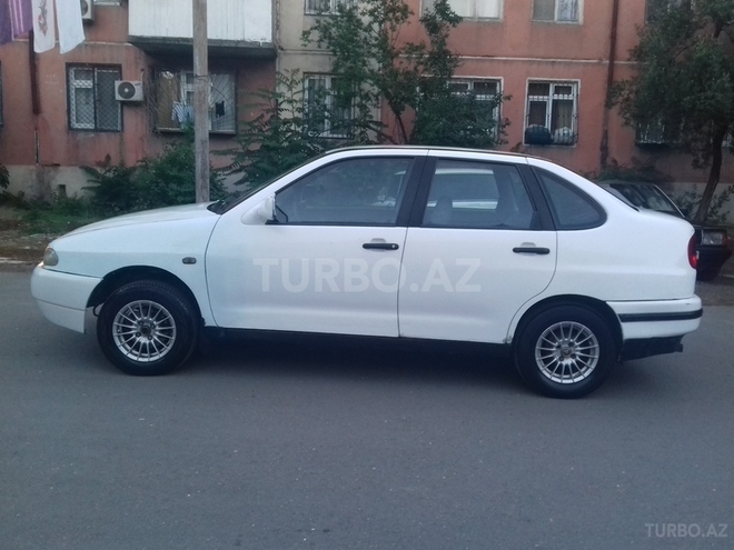 Volkswagen Polo 1995, 186,000 km - 1.6 l - Bakı
