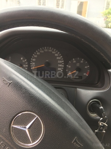Mercedes E 220 2002, 45,000 km - 2.2 l - Bakı