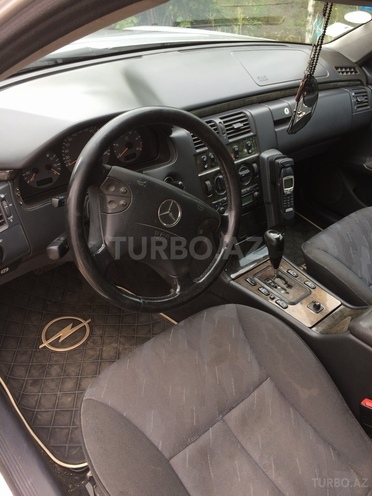Mercedes E 220 2002, 45,000 km - 2.2 l - Bakı