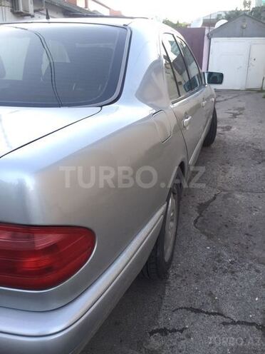 Mercedes E 230 1996, 289,600 km - 2.3 l - Bakı