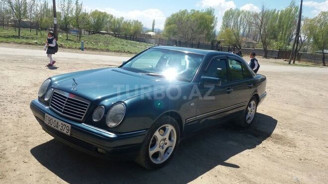 Mercedes E 220 1999, 200,000 km - 0.2 l - Bakı