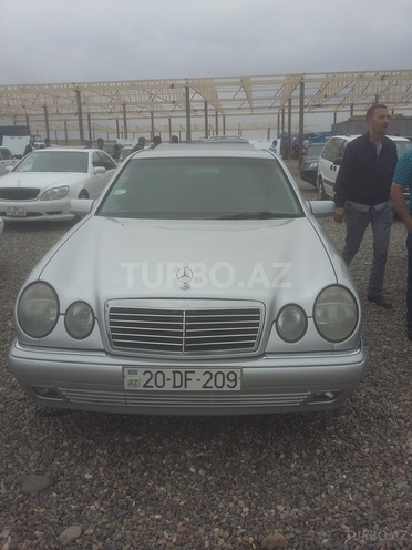 Mercedes E 240 1999, 245,000 km - 2.4 l - Gəncə