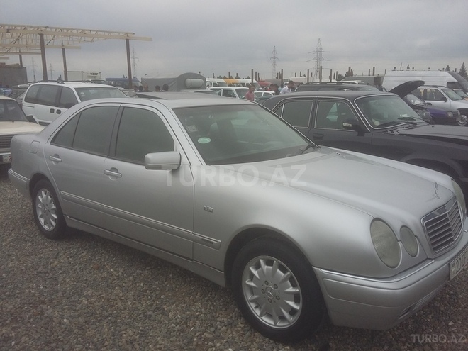 Mercedes E 240 1999, 245,000 km - 2.4 l - Gəncə
