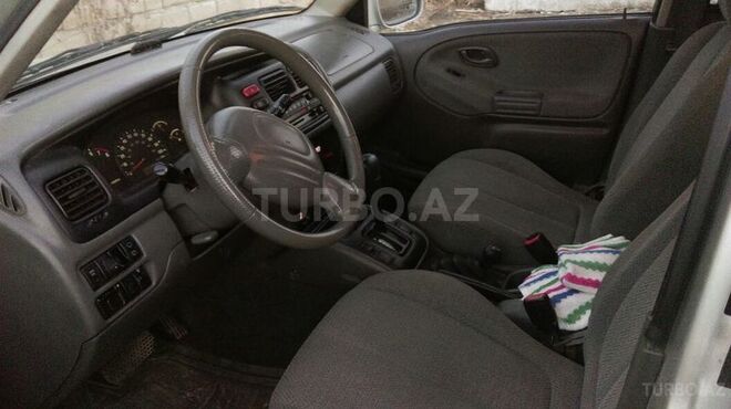 Suzuki Grand Vitara 1999, 110,000 km - 2.5 l - Bakı