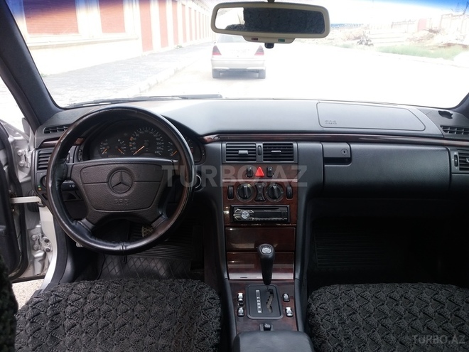 Mercedes E 230 1997, 300,000 km - 2.3 l - Gəncə