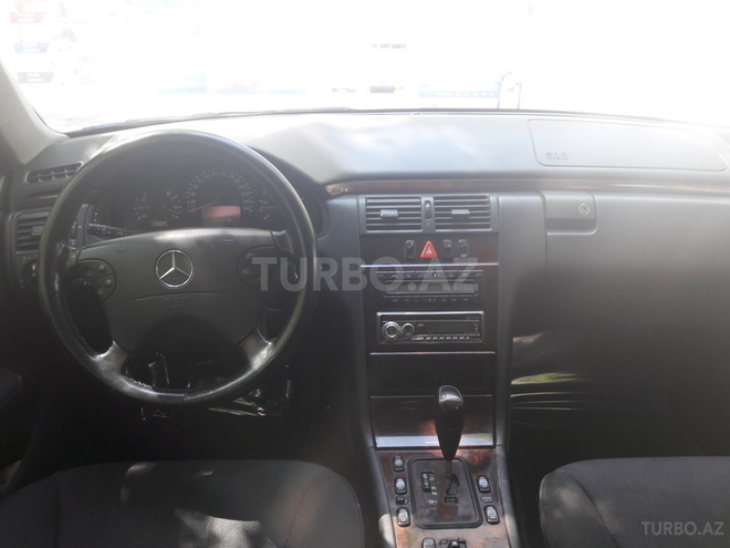 Mercedes E 270 2000, 182,000 km - 2.7 l - Bakı