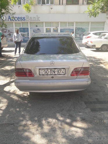 Mercedes E 270 2000, 182,000 km - 2.7 l - Bakı