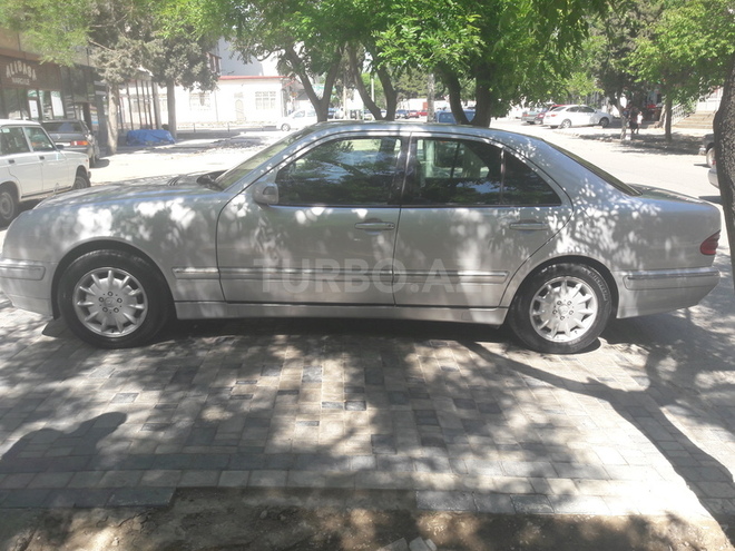 Mercedes E 270 2000, 182,000 km - 2.7 l - Bakı