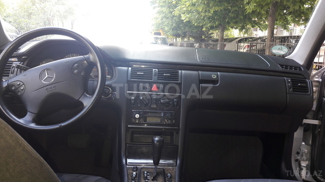 Mercedes E 220 2000, 380,250 km - 2.2 l - Bakı