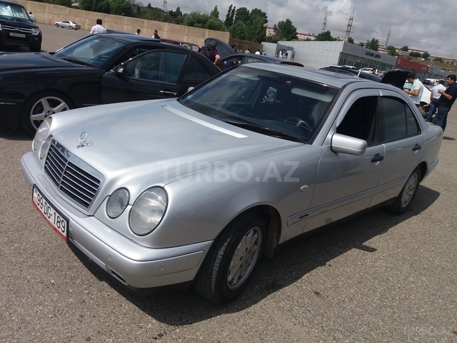 Mercedes E 220 1998, 389,000 km - 2.2 l - Bakı