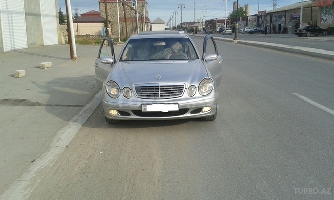 Mercedes E 220 2003, 258,000 km - 2.2 l - Bakı
