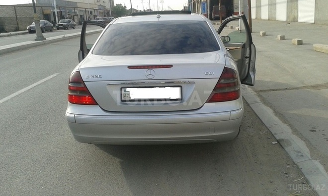 Mercedes E 220 2003, 258,000 km - 2.2 l - Bakı