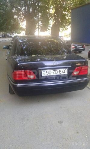 Mercedes E 240 1999, 196,000 km - 2.4 l - Bakı