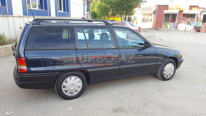 Opel Astra 1995, 299,000 km - 1.6 л - Bakı