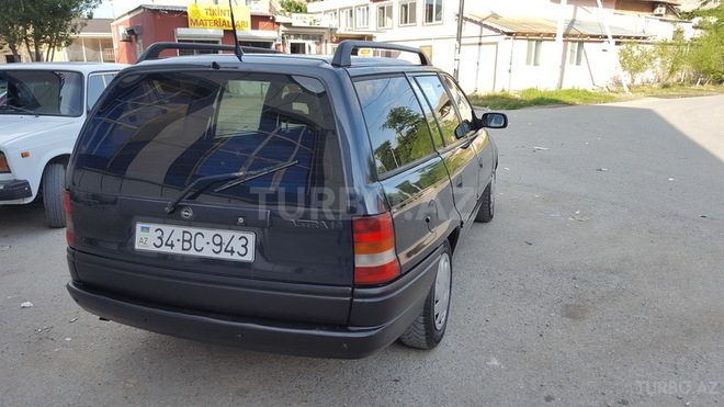 Opel Astra 1995, 299,000 km - 1.6 л - Bakı