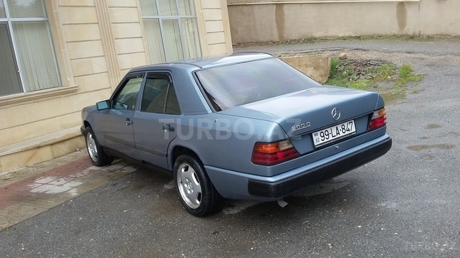 Mercedes E 200 1987, 325,000 km - 2.0 л - Bakı