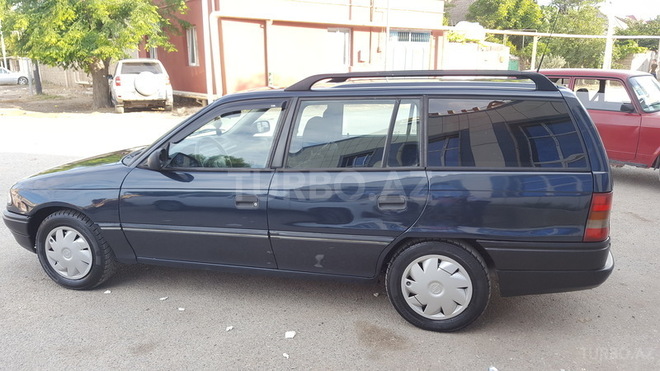 Opel Astra 1995, 299,000 km - 1.6 л - Bakı