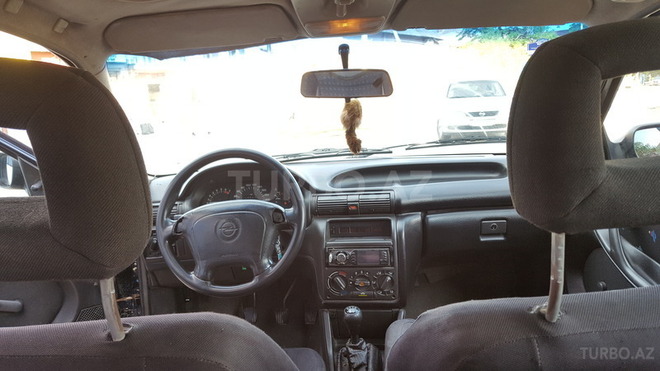 Opel Astra 1995, 299,000 km - 1.6 л - Bakı