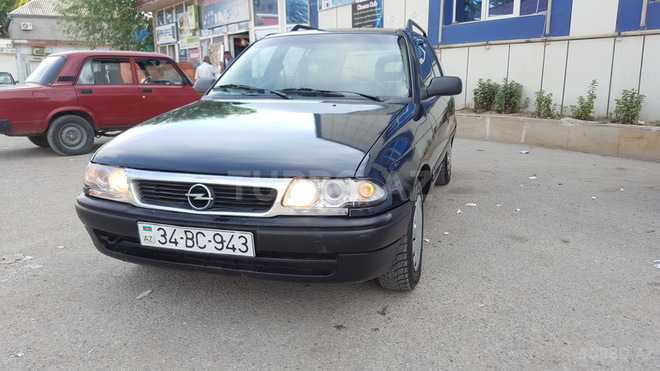 Opel Astra 1995, 299,000 km - 1.6 л - Bakı