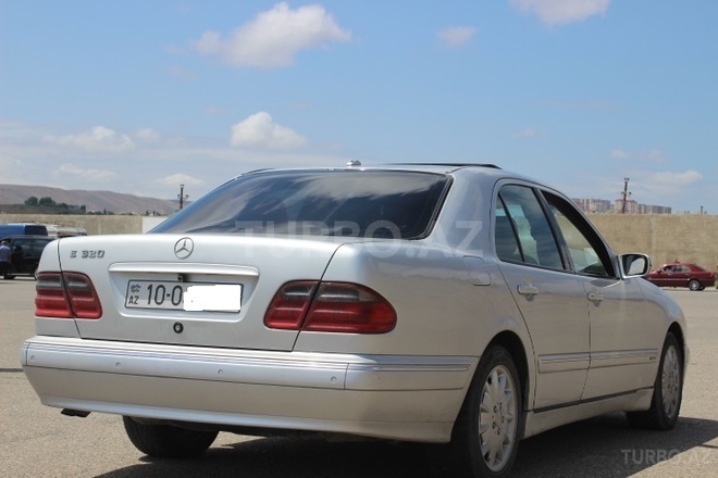 Mercedes E 320 2001, 345,000 km - 3.2 l - Bakı