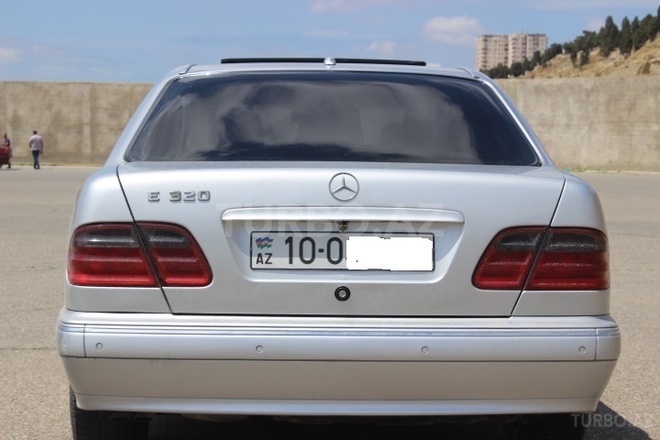 Mercedes E 320 2001, 345,000 km - 3.2 l - Bakı