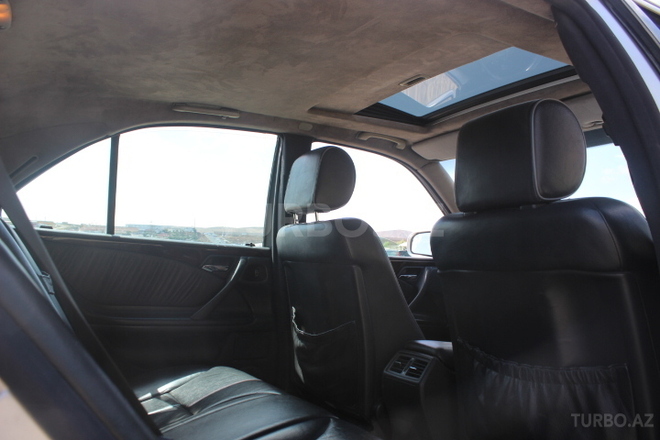 Mercedes E 320 2001, 345,000 km - 3.2 l - Bakı