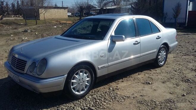Mercedes E 230 1996, 256,788 km - 2.3 l - Biləsuvar