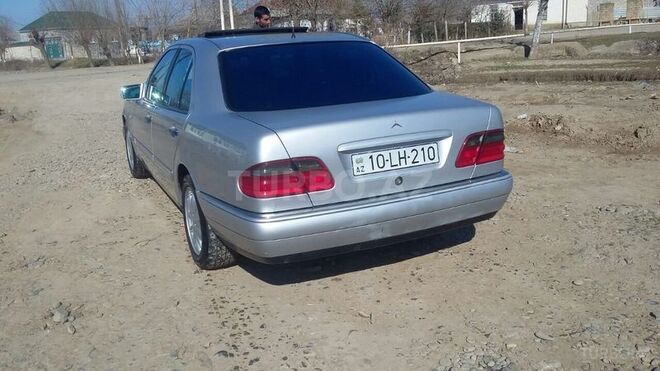 Mercedes E 230 1996, 256,788 km - 2.3 l - Biləsuvar