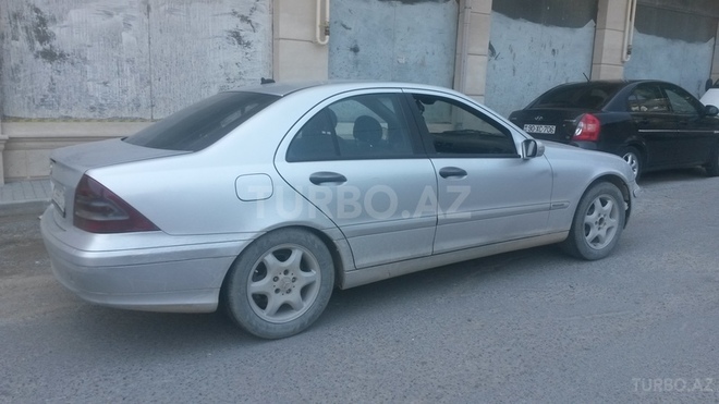 Mercedes C 220 2002, 195,000 km - 2.2 l - Bakı