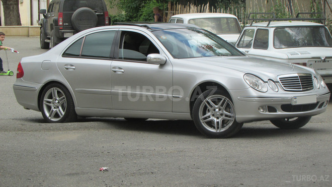 Mercedes E 240 2002, 264,121 km - 2.6 l - Göygöl