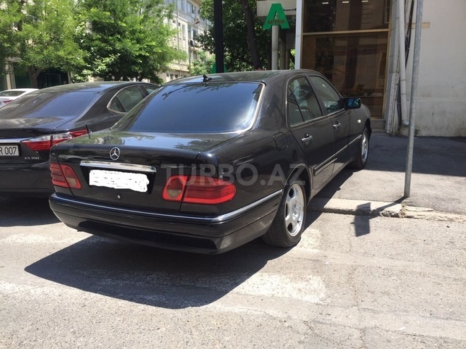 Mercedes E 220 1996, 390,000 km - 2.2 l - Bakı
