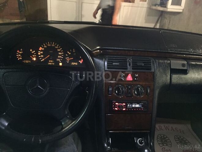 Mercedes E 220 1996, 390,000 km - 2.2 l - Bakı