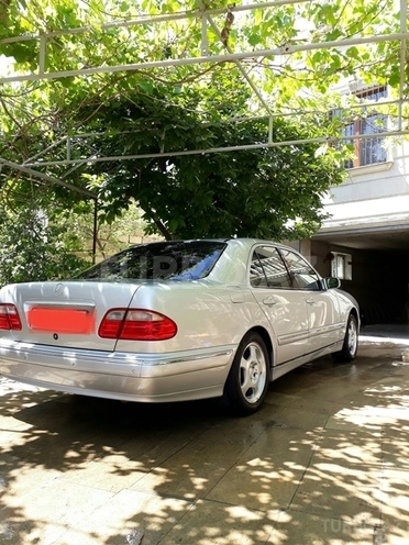 Mercedes E 240 2000, 216,000 km - 2.6 л - Bakı