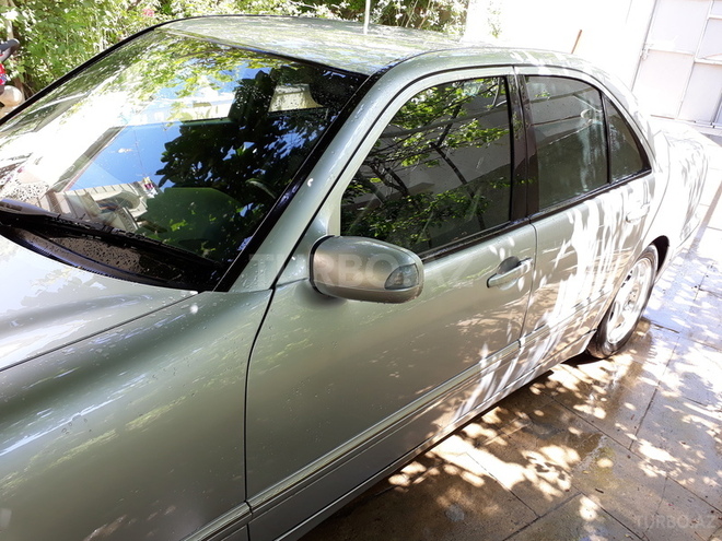 Mercedes E 240 2000, 216,000 km - 2.6 л - Bakı