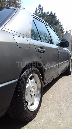 Mercedes E 230 1988, 274,000 km - 2.3 l - Bakı