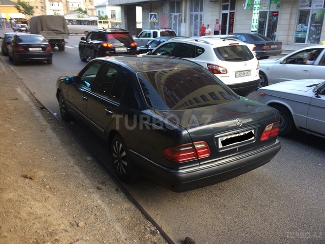 Mercedes E 230 1996, 235,000 km - 2.3 l - Bakı