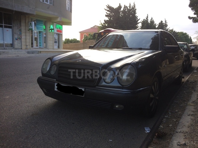 Mercedes E 230 1996, 235,000 km - 2.3 l - Bakı