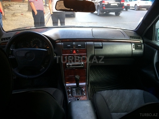 Mercedes E 230 1996, 235,000 km - 2.3 l - Bakı