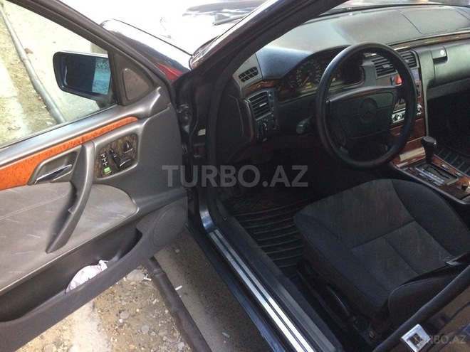 Mercedes E 230 1996, 235,000 km - 2.3 l - Bakı