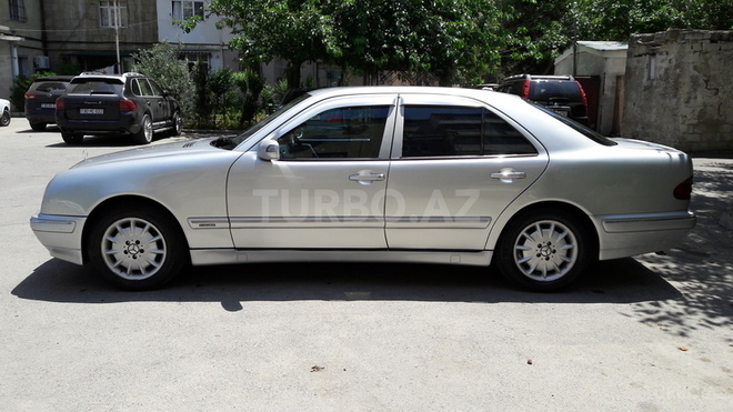 Mercedes E 320 2000, 376,000 km - 3.2 л - Bakı